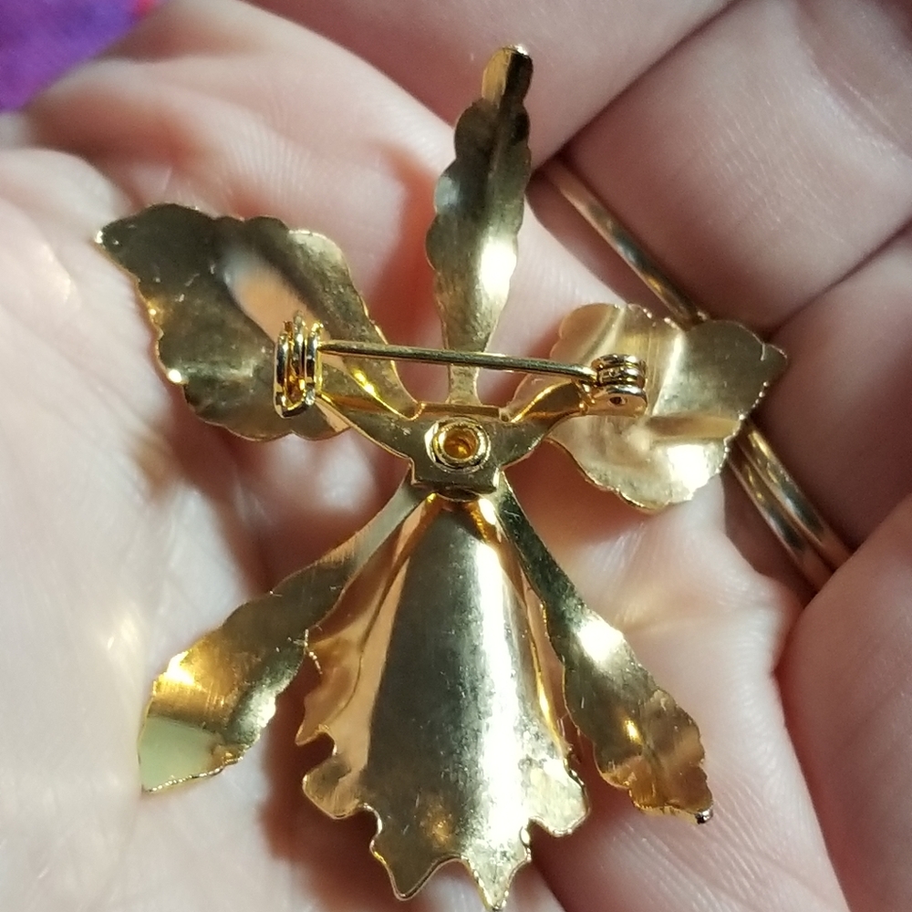Vintage orchid brooch gold tone flower pin - Picture 8 of 8